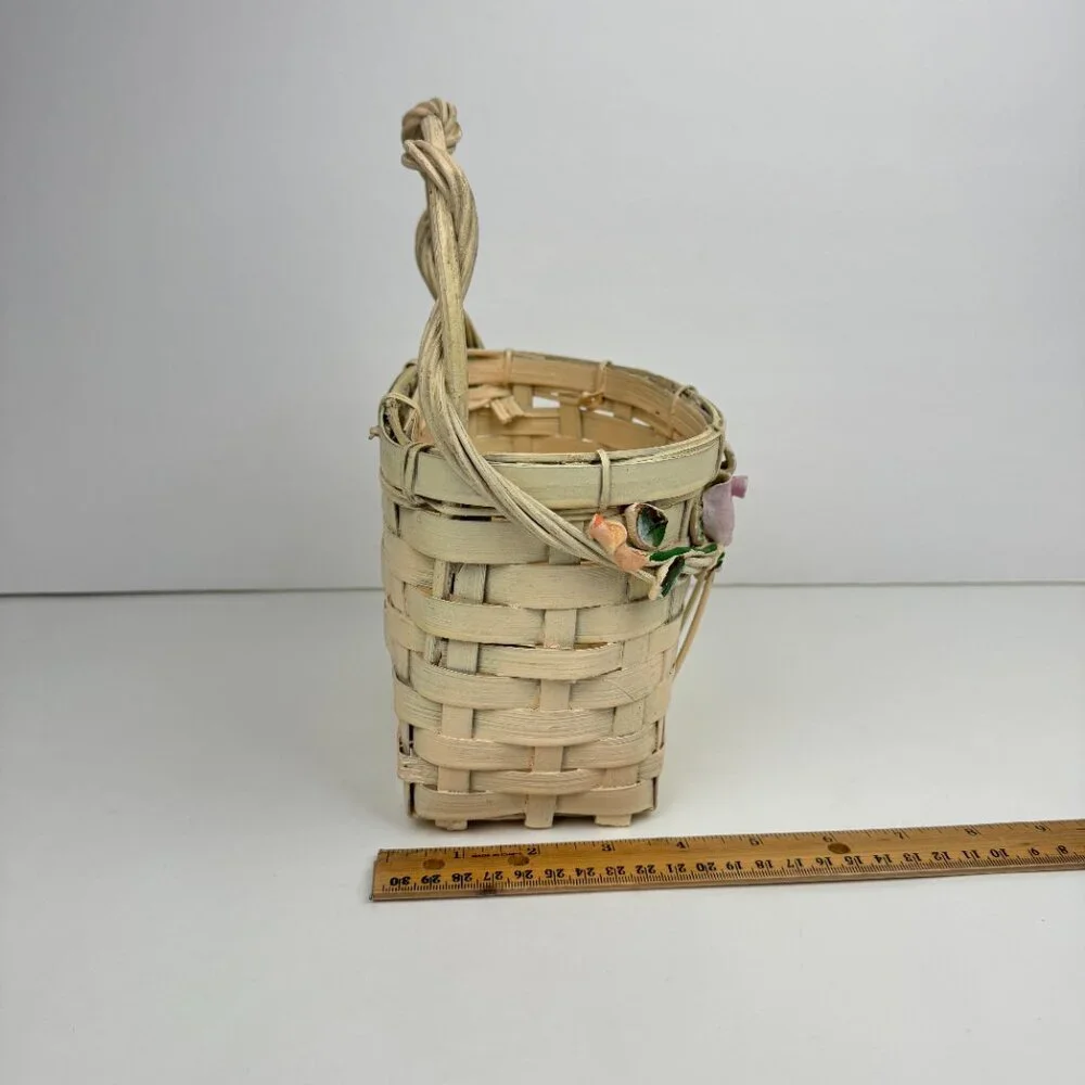 Vtg Wall Basket White Wicker Flowers Rose Green‎ Leaves Hard Rustic Wedding READ